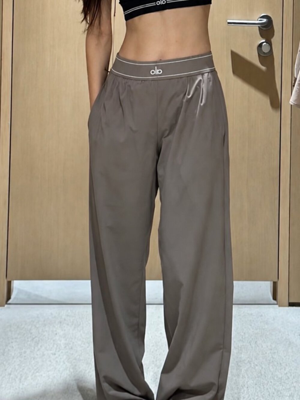 🎄ALO Yoga Suit Up Trouser Olive 🧃(Regular Limited)Wardrobe essentials - Picture 7 of 7